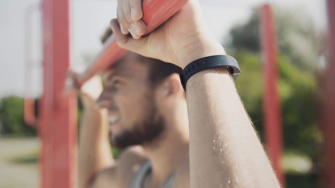 14640434-young-man-exercising-on-horizontal-bar-outdoors.jpg