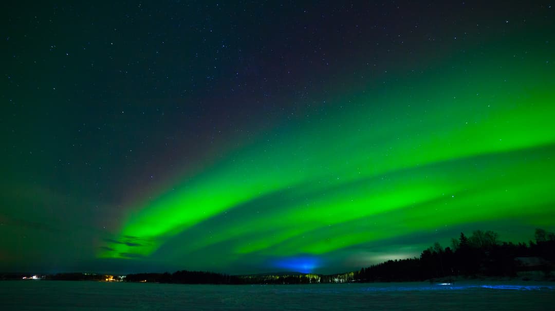 9892497-northern-lights.jpg