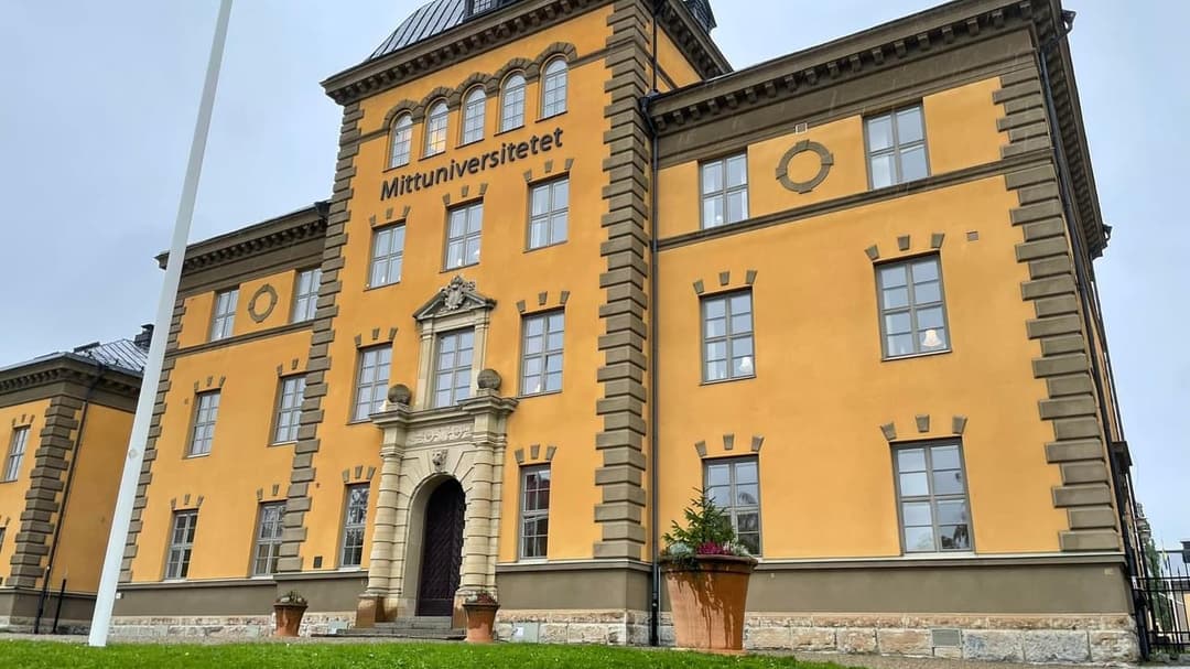 yellow building campus östersund