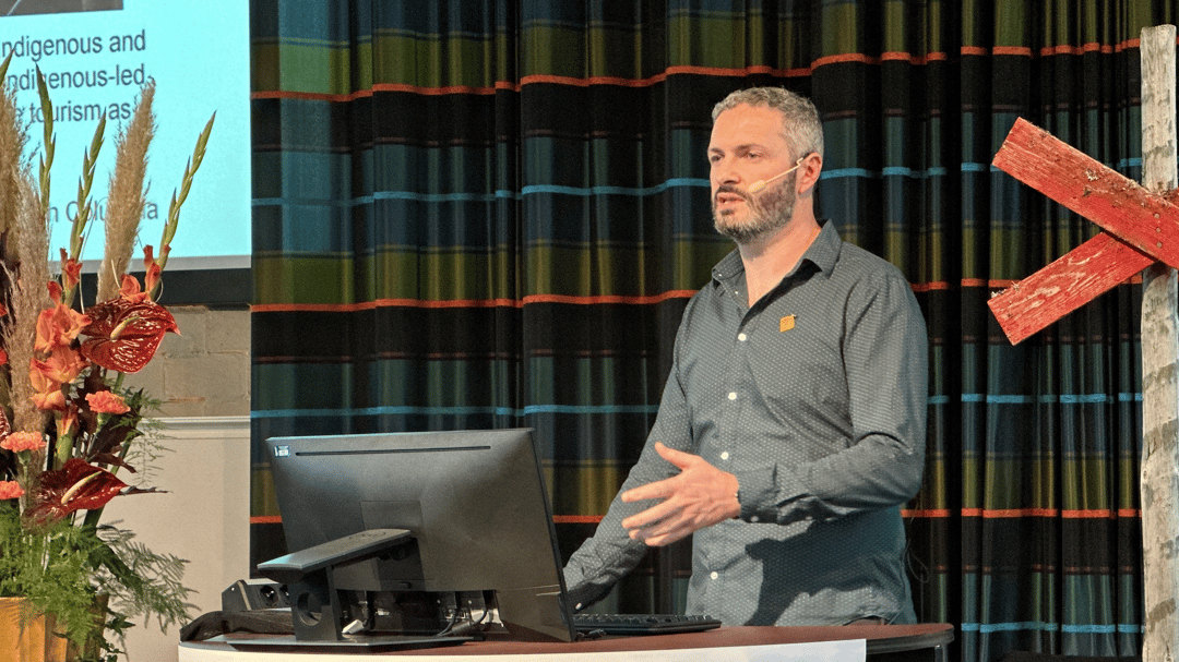 Patrick Brouder under sin presentation som huvudtalare på konferensen Nordic Symposium