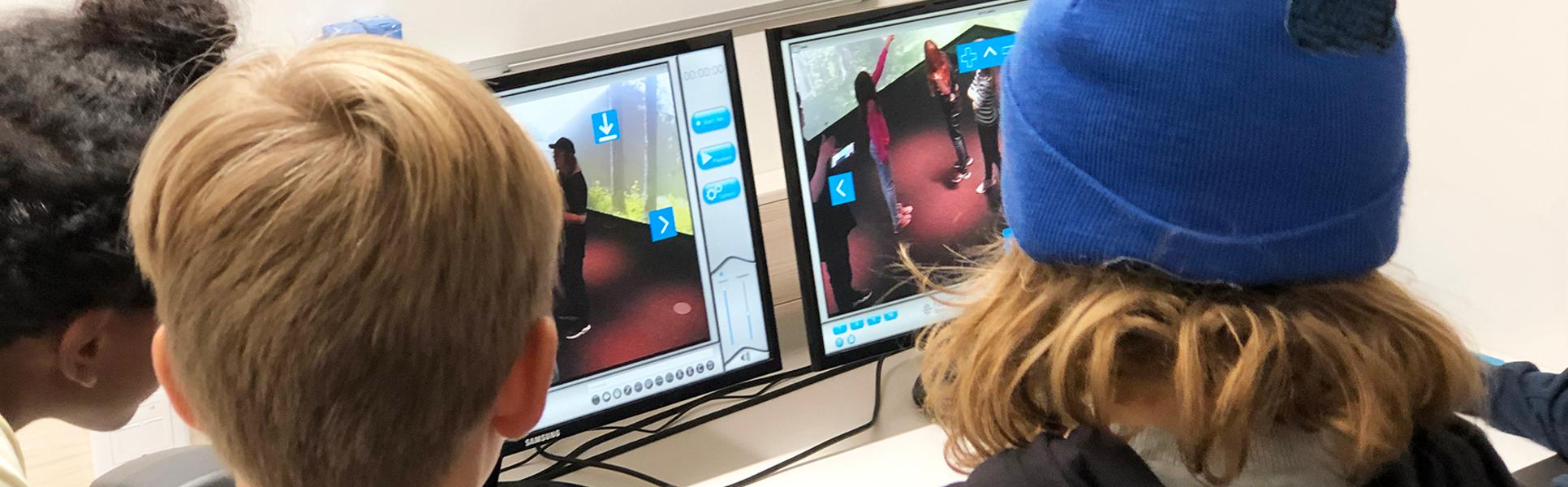 Skolklass på studiebesök i labbet