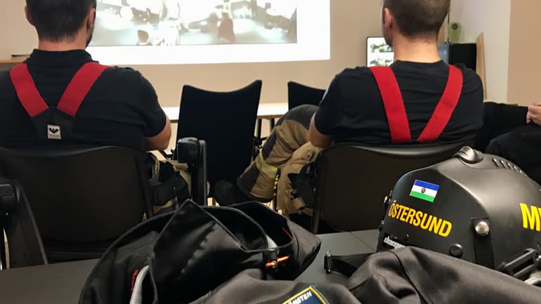 Räddningstjänsten övar i galleriamiljö