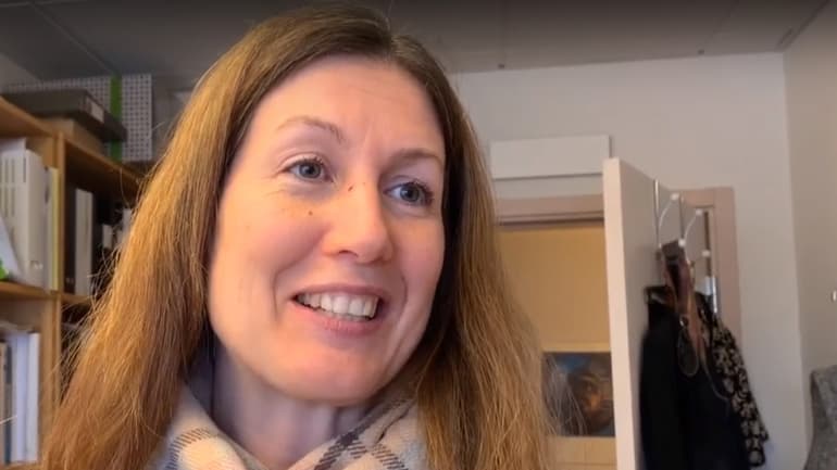 Bild av Anna Longueville vid intervju