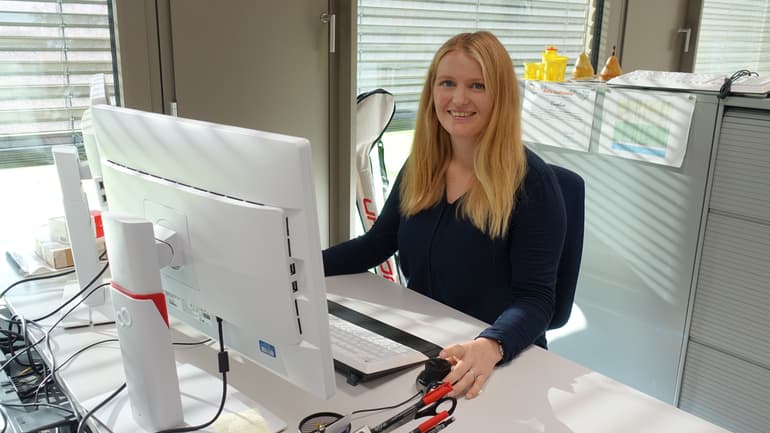 Karin Brändli Hedlund på sin arbetsplats