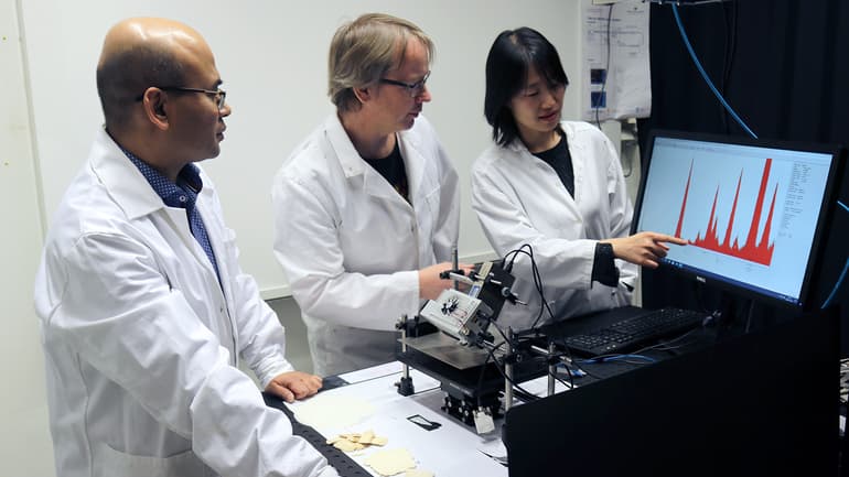 Researchteam_lab_16x9.jpg