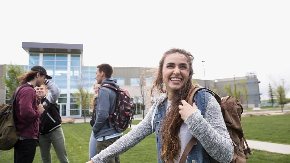 Studenter på campus