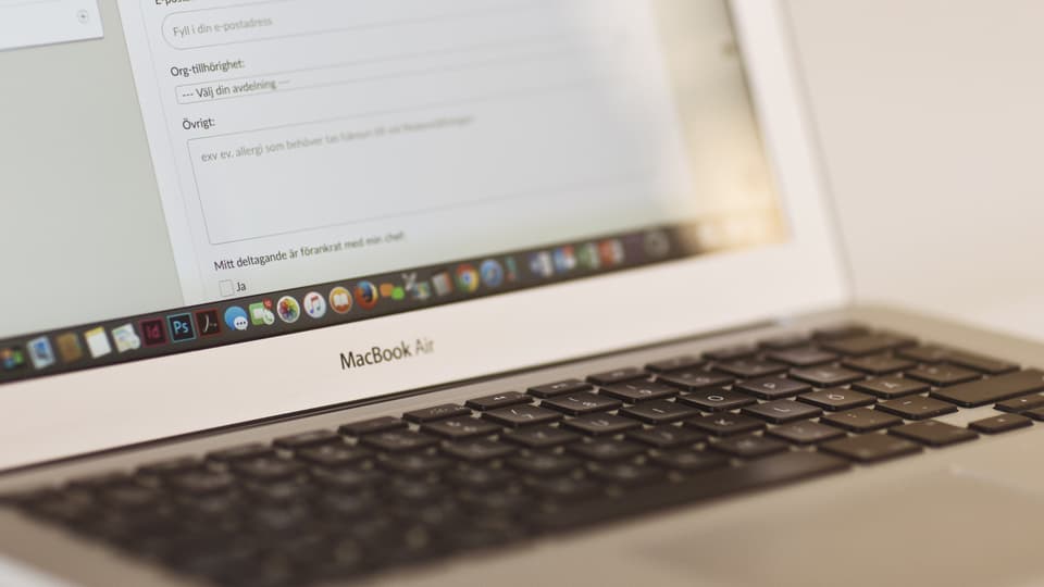 Laptop, formulär på skärm