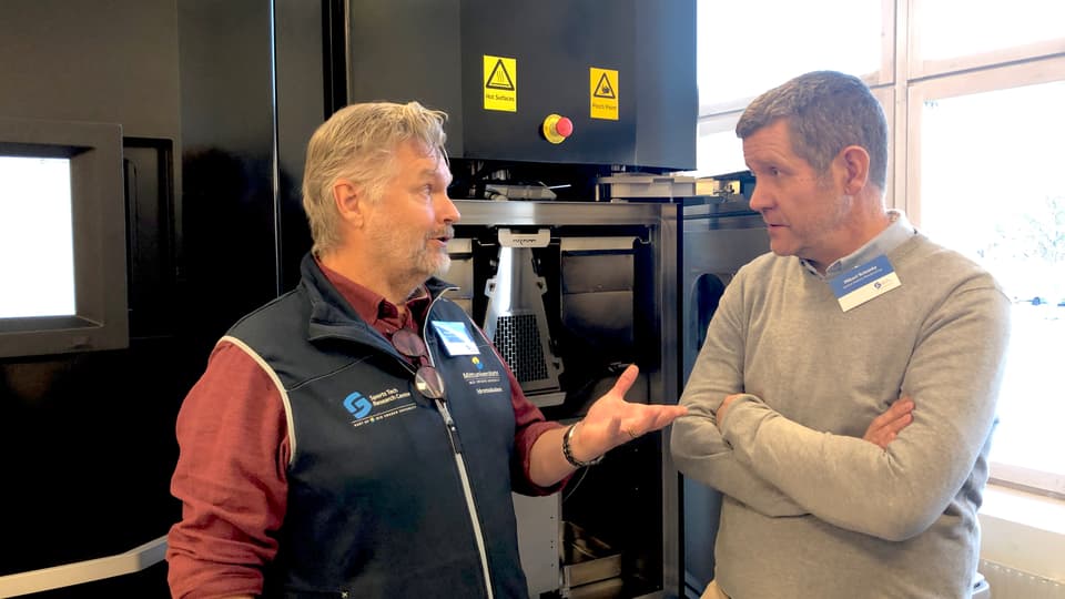 Mikael Bäckström centrumledare Sports Tech research Centre och Mikael Schuisky, affärsenhetschef på Sandvik Additive Manufacturing.