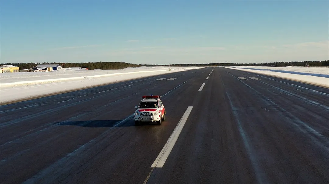 A car drivning on the runway on Örnsköldsvik Airport