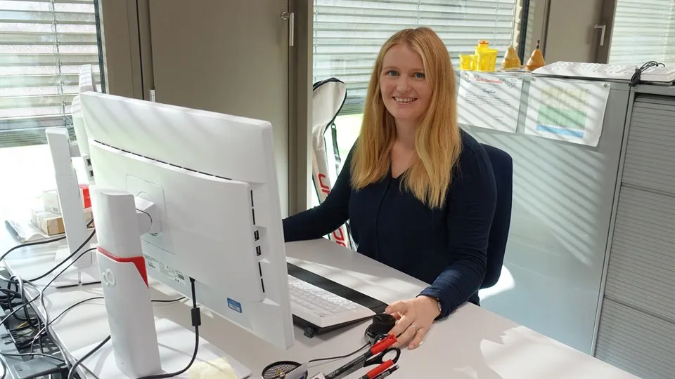 Karin Brändli Hedlund på sin arbetsplats