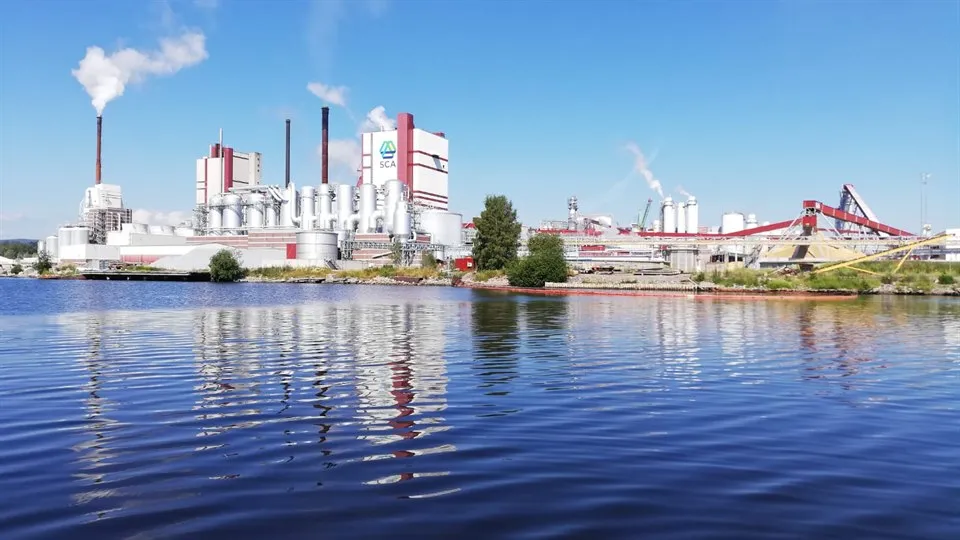 SCA:s fabrik vid vattnet.