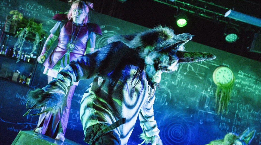 Teaterföreställningen Maran