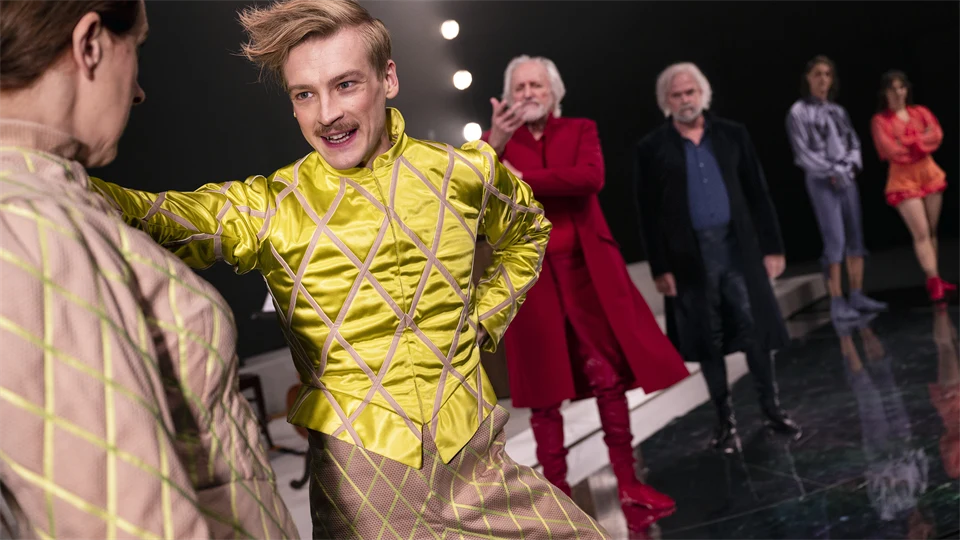 Teater Västernorrlands Två herrars tjänare.