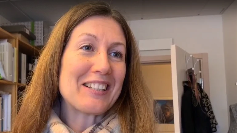 Bild av Anna Longueville vid intervju