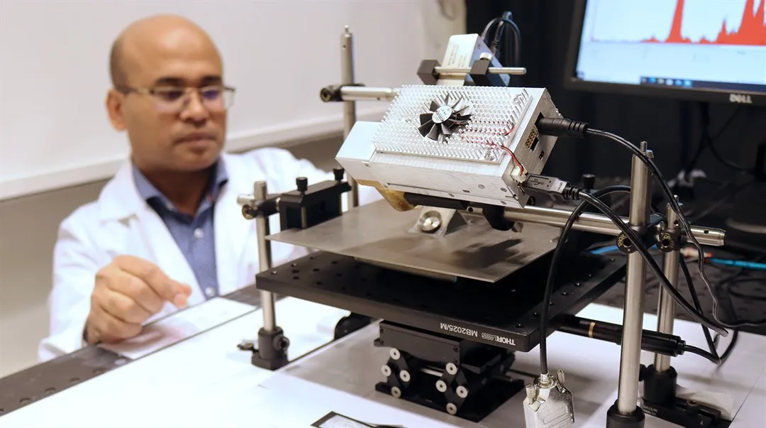 Forskare i röntgenlabbet.