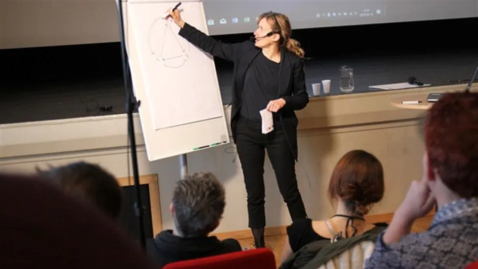 Digitaliseringsprofessor Katarina L Gidlund håller worskhop i projektet ”Lokal digital agenda” i Bräcke