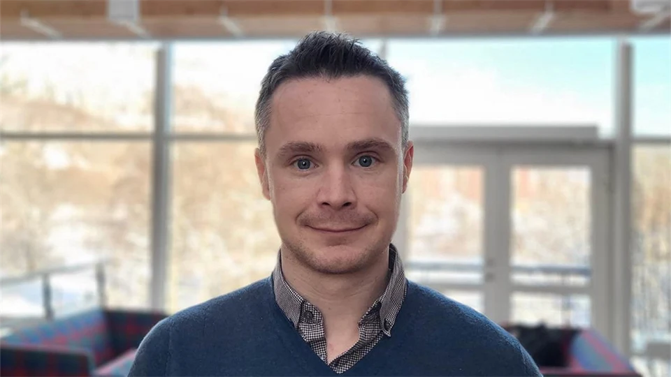 Porträttbild av Thomas Karv, lektor i statsvetenskap på Mittuniversitetet