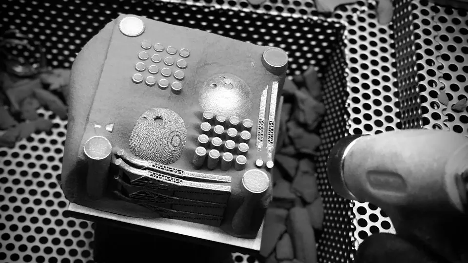 Additive manufacturing in metal (EBM)