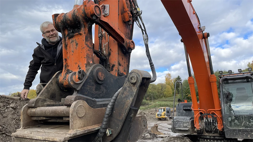 Connected excavators