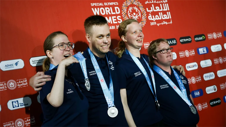 Ida Lindberg, Mattias Nilsson, Rebecca Löfgren och Jonathan Engström efter lagsilver i bowling.