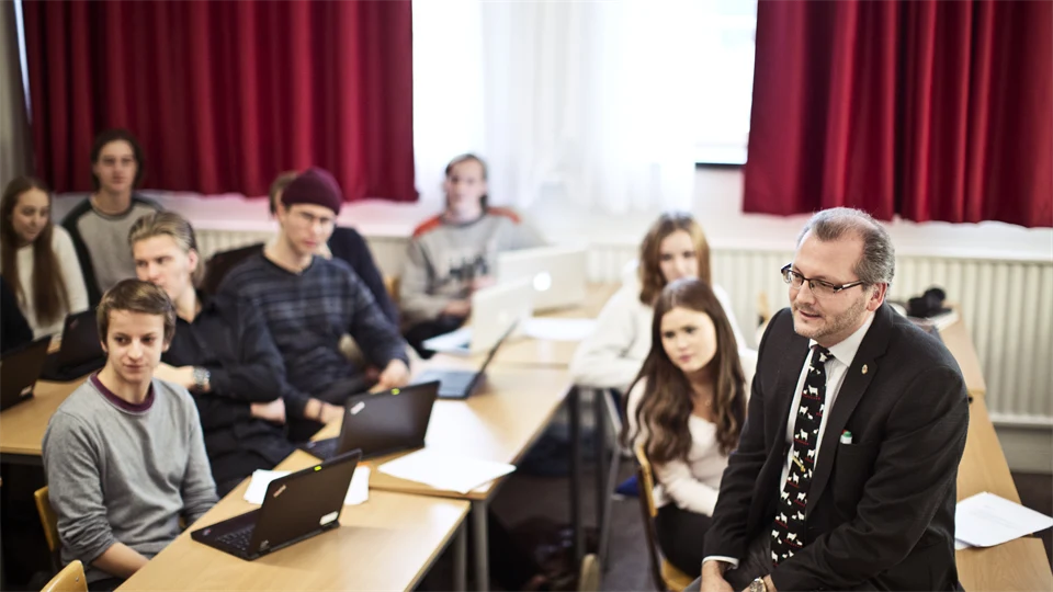 Lärarutbildning - Ämneslärare med inriktning mot arbete i gymnasieskolan