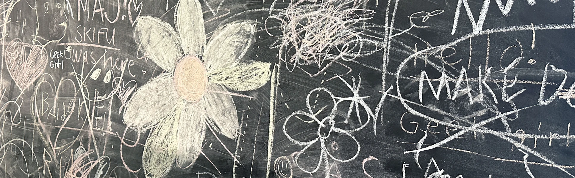 klotter på en svart tavla