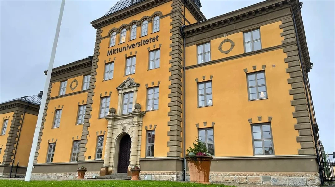 yellow building campus östersund