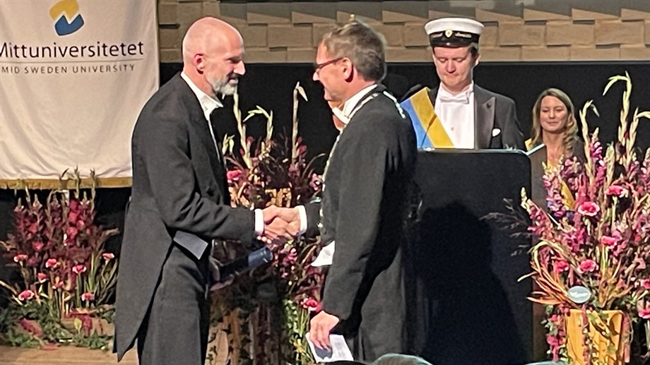 Jonas Harvard, professor i medie- och kommunikationsvetenskap och forskare vid Demicom tillsammans med Mittuniversitetets rektor Anders Fällström.