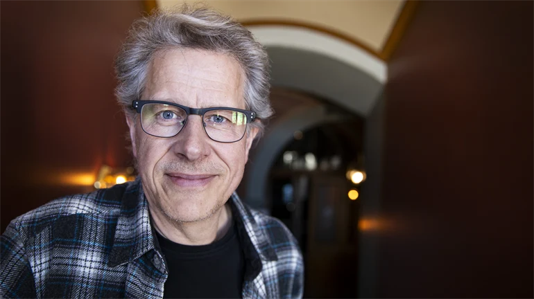 Porträttbild av professor Lars Evertsson