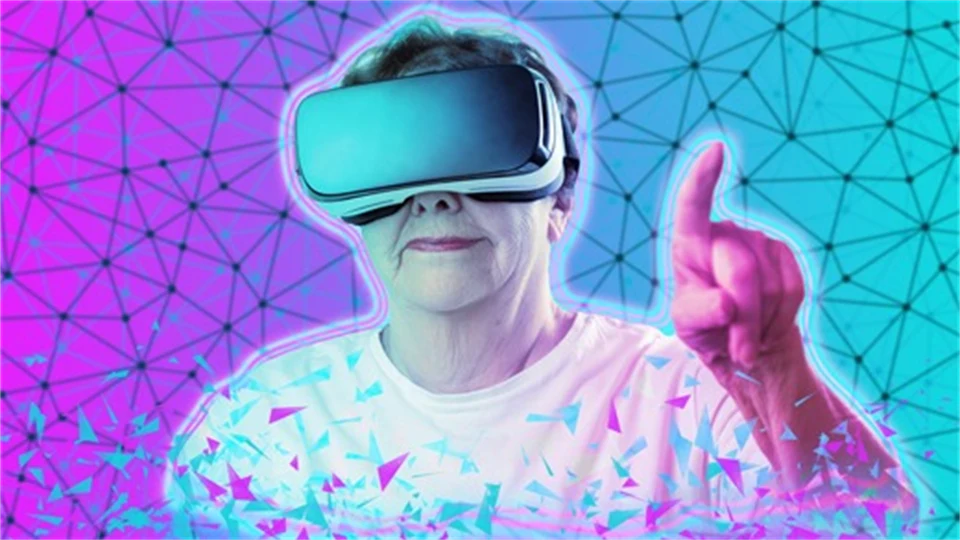 Äldre kvinna med VR-headset pekar ut i luften med teknikinspirerad bakgrund.