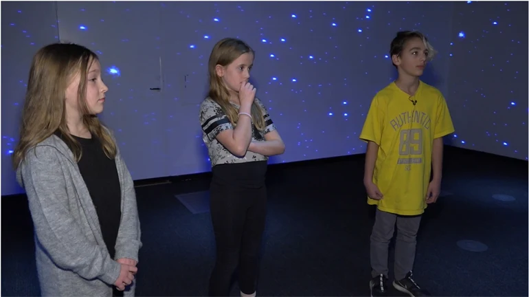 Moa, Tyra och Samme besöker Mittuniversitetets risk- och krislabb