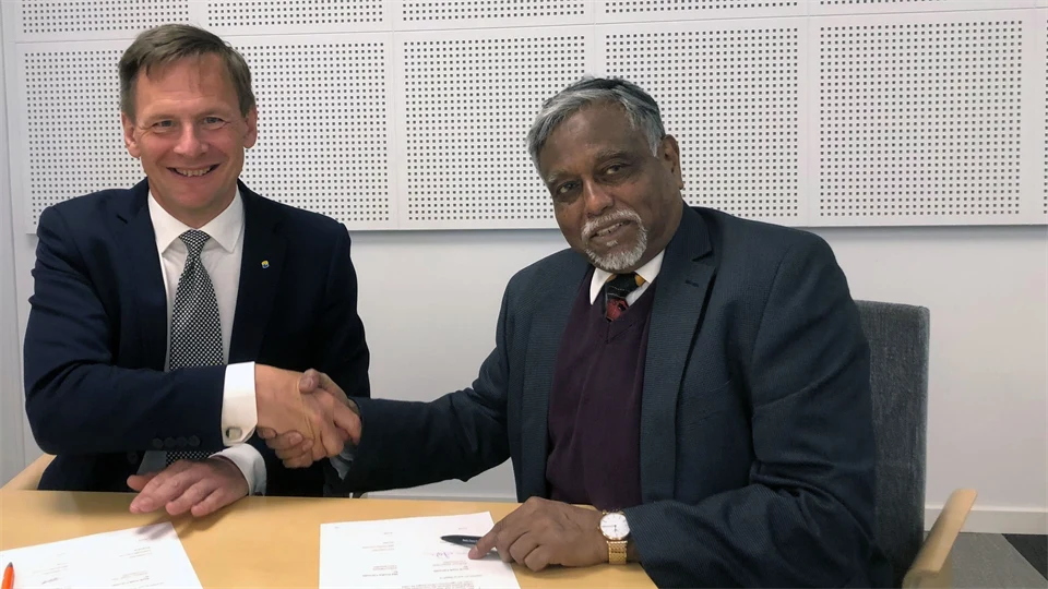 Anders Fällström och Professor Atiqul Islam