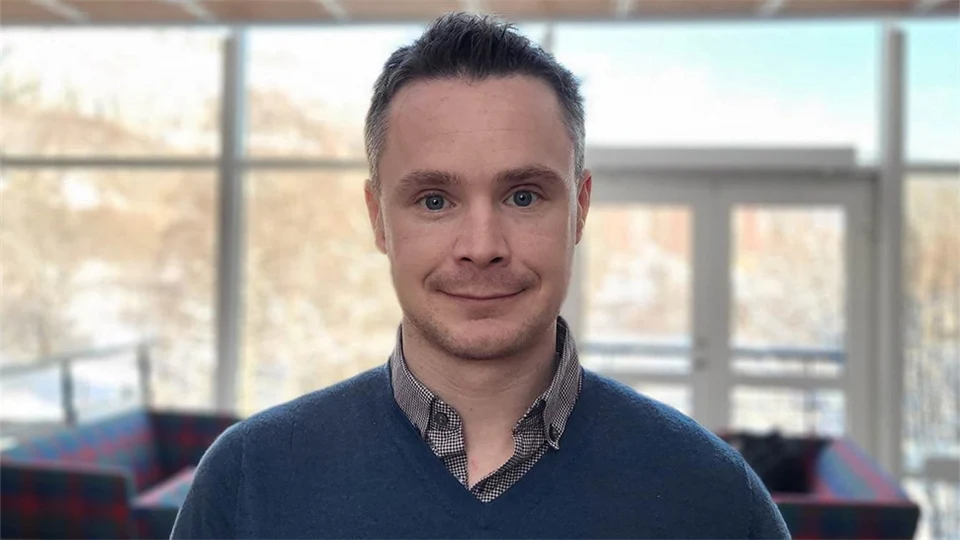 Porträttbild av Thomas Karv, lektor i statsvetenskap på Mittuniversitetet