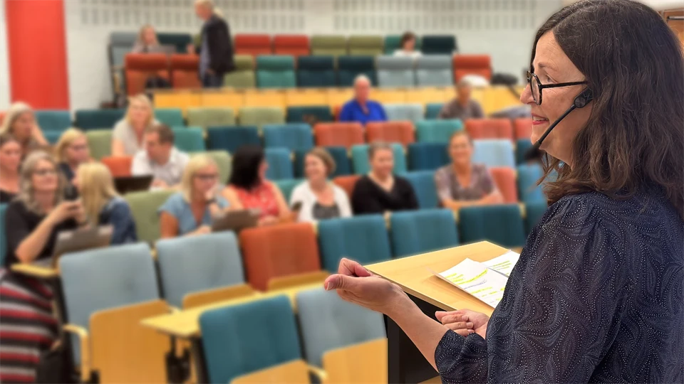 Anna Ekström talar i Fälldinsalen