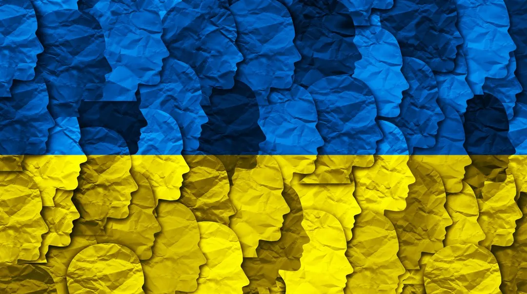 Ukrainsk flagga och anonyma ansikten i profil