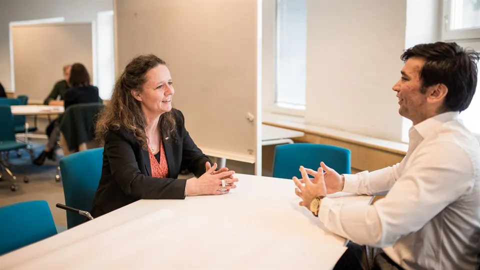 Anna Eriksson, GD DIGG, Najib Bege, statsvetenskap