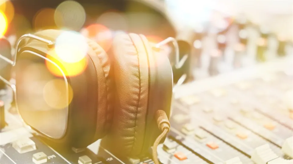 Hörlurar och mixerbord
