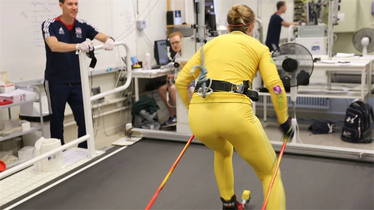 Test av kompressionskläder i A-labbet hos Nationellt vintersportcentrum