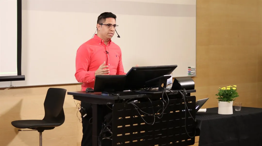 Javier Aranda defending his thesis.