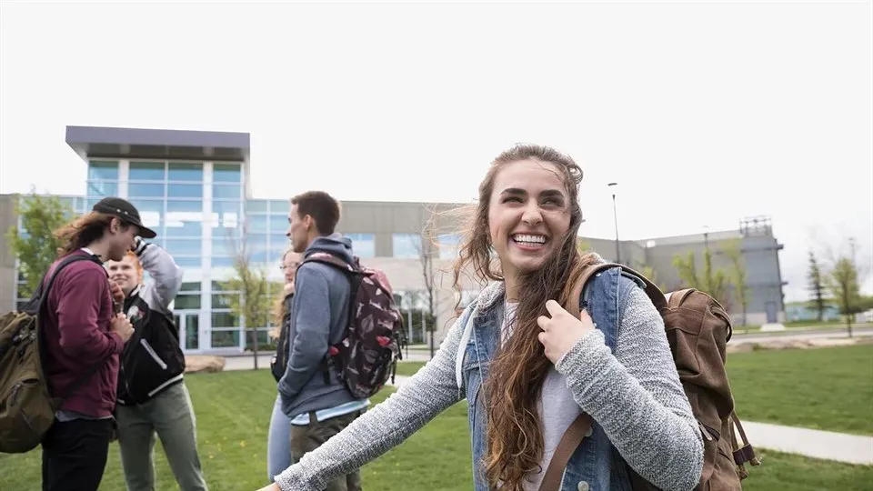 Studenter på campus