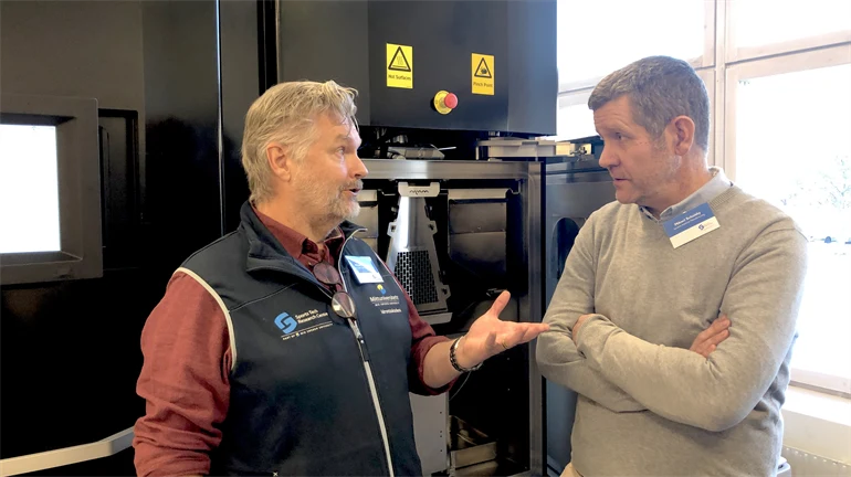 Mikael Bäckström centrumledare Sports Tech research Centre och Mikael Schuisky, affärsenhetschef på Sandvik Additive Manufacturing.