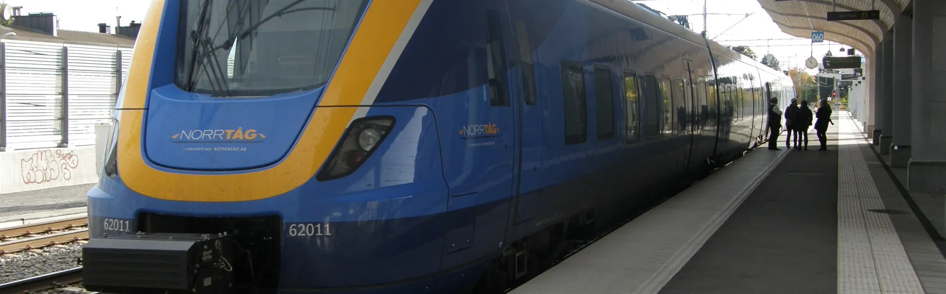 Tåg från Norrtåg, tågvagn vid perrong