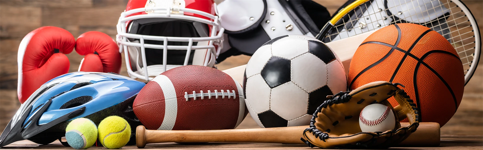 Olika sportutrustning, redskap och många olika tillbehör.