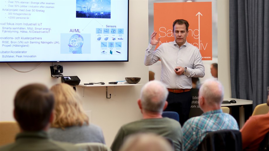 Mattias O'Nils presents STC Research Centre.