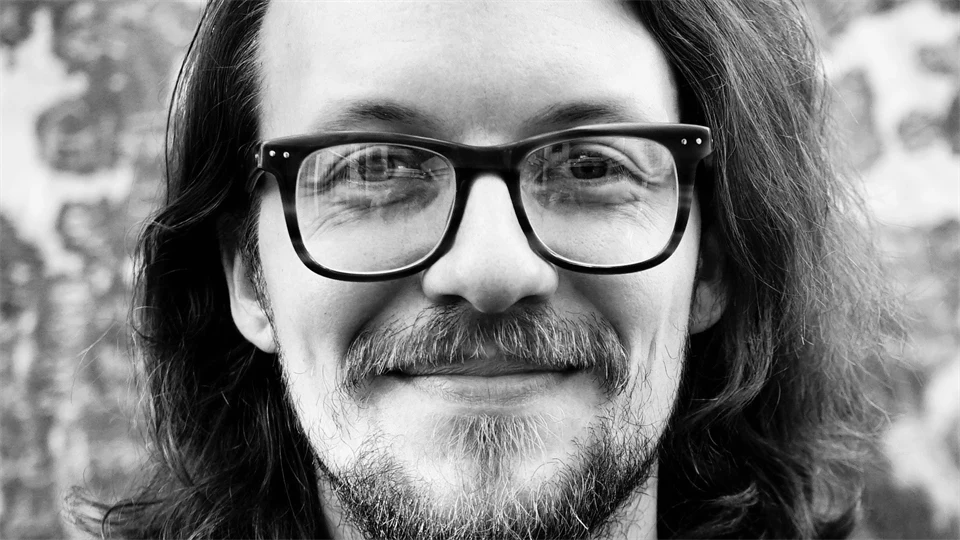 Porträttbild av Niklas Humble, doktorand i data- och systemvetenskap