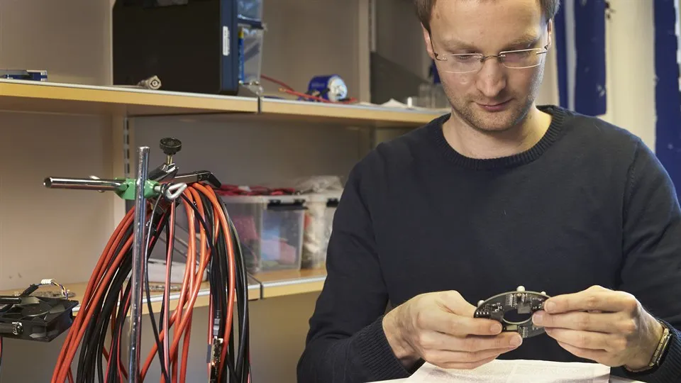 Stefan Haller in the wireless sensor sytem lab