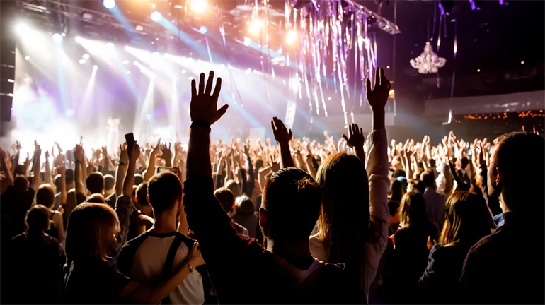 konsert, stor publik vänd mot scen