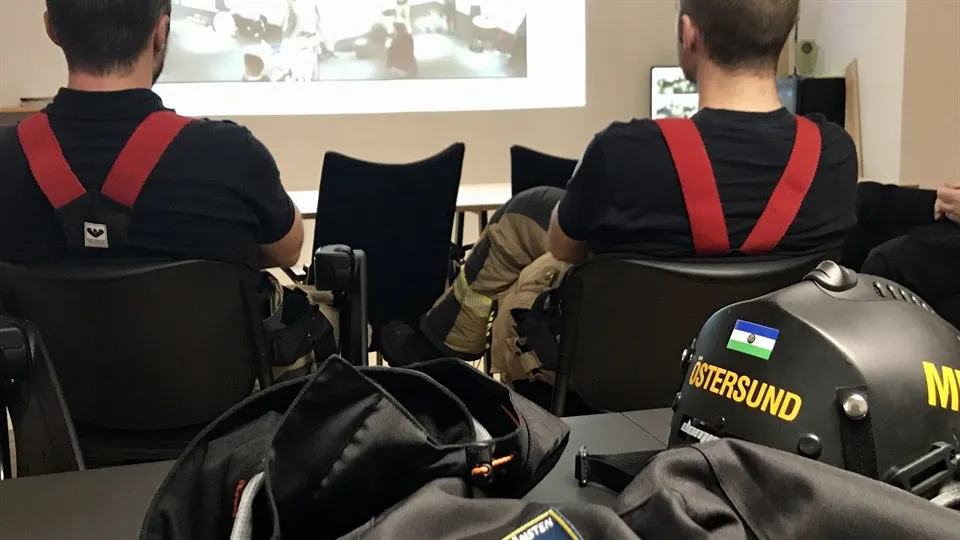 Räddningstjänsten övar i galleriamiljö