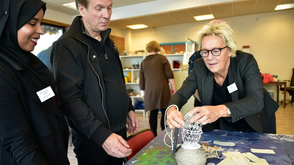 PRØVEKANINER: ReSnNS-prosjektets deltagere fikk prøve arbeidsmåten da de var på besøk hos ReOdor tidligere i høst.