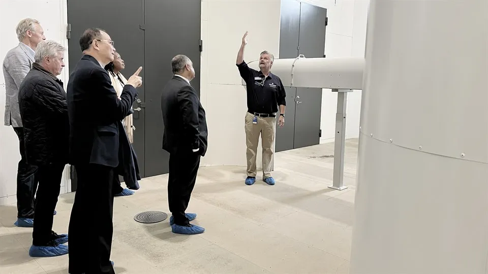 Ambassadörer utanför vindtunneln